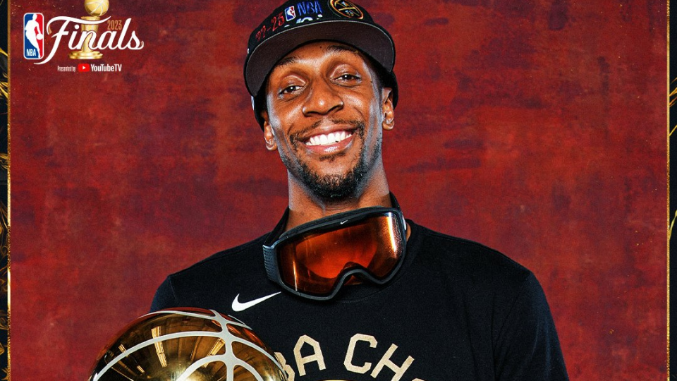 Ish Smith, The Team Traveller