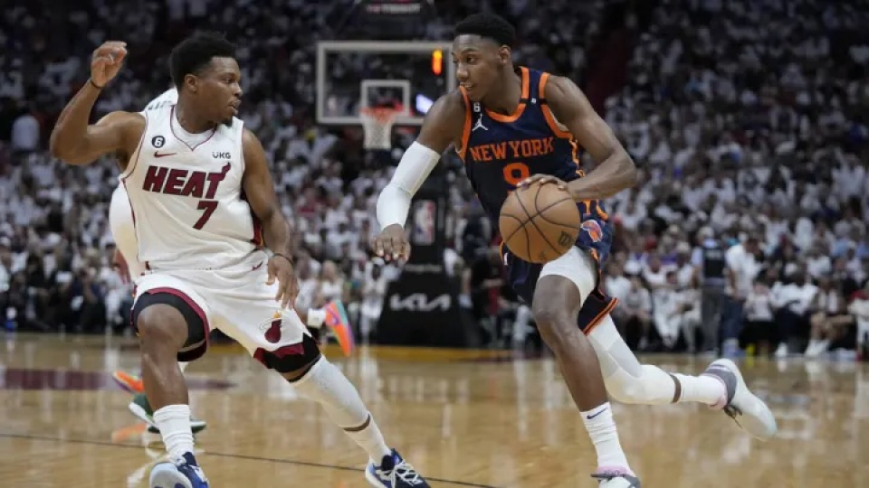 Heat Beat Knicks in Miami, Pushes Lead to 3-1