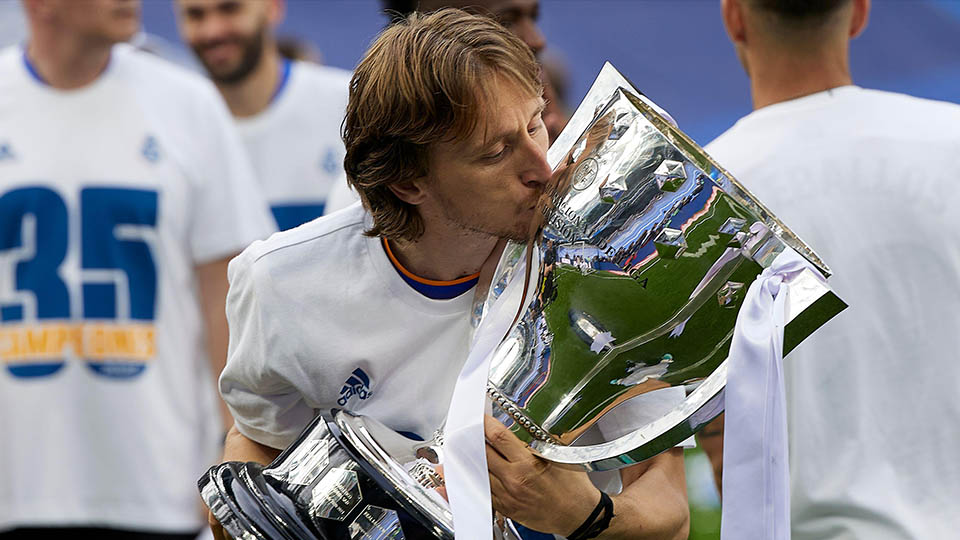 Luka Modric extends contract with Real Madrid.