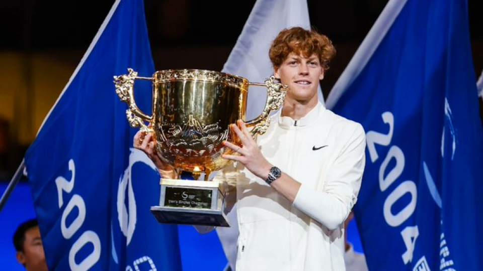 Jannik Sinner finally defeats Medvedev and wins the China Open.
